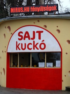 Kombinált grafikus és szöveges kültéri fényújság (Budapest, Budafoki út)