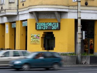 Grafikus fnyjsg, hmrvel s rval  (Budapest, rpd t - Istvn t sarok)